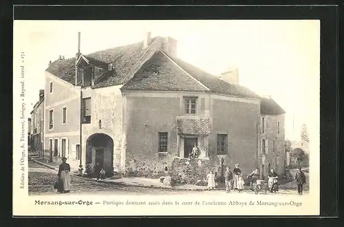 AK Morsang-sur-Orge, Portique domant acces dans la cour de l`ancienne Abbaye