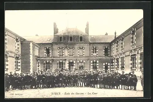 AK Toucy, École des Garcons, la Cour