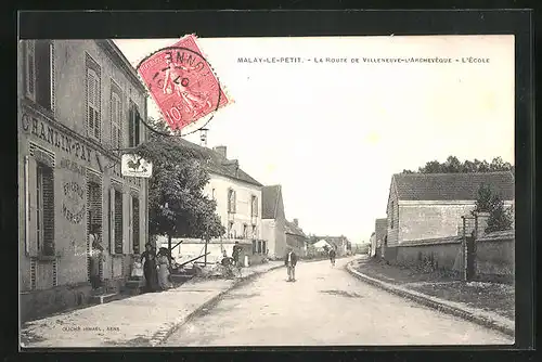 AK Malay-le-Petit, La Route de Villeneuve-l`Archevéque, L`École