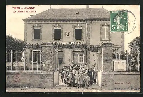 AK Theil-sur-Vanne, La Mairie et l`École