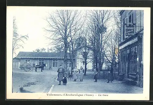 AK Villeneuv-l`Archevéque, La Gare