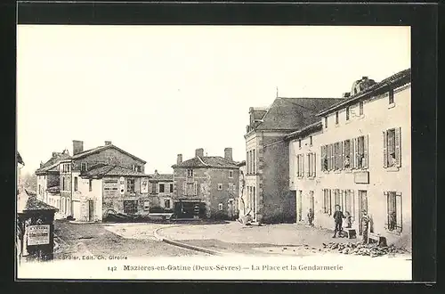 AK Mazieres-en-Gatine, La Place et la Gendarmerie