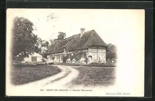 AK Mont-de-Bourg, Maison Normande, auf dem Weg zum Bauernhaus