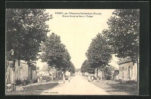 AK Foissy, par Villeneuve-l`Archeveque, Entree Route de Sens a Troyes