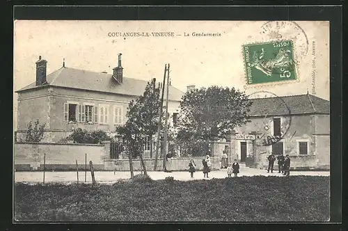 AK Coulanges-la-Vineuse, La Gendarmerie