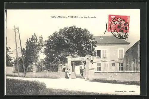 AK Coulanges-la-Vineuse, la Gendarmerie, Facade