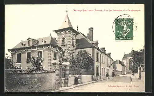 AK Neuvy-Sautour, Rue des Pressoirs, La Gendarmerie