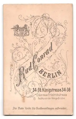 Fotografie Rud. Conrad, Berlin, Königstr. 34-36, Portrait blonde Dame mit charmantem Blick