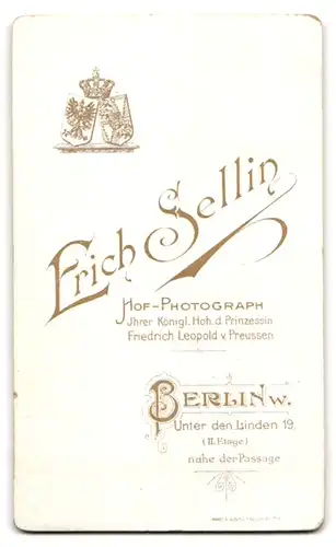 Fotografie Erich Sellin, Berlin, Unter den Linden 19, Portrait eines elegant gekleideten Paares