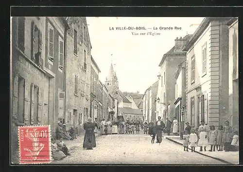 AK La Ville-du-Bois, La Grande Rue, vue sur l`Eglise