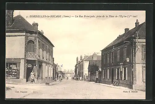 AK Egriselles-le-Bocage, La Rue Principale, prise de la Place de l`Eglise, Femme avant une petit Boutique