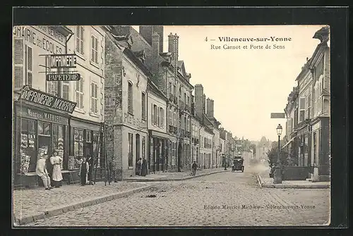 AK Villeneuve-sur-Yonne, Rue Carnot et Porte de Sens, petites Boutiques