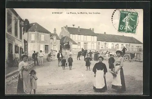 AK Vinneuf, La Place, la Mairie et les Ecoles