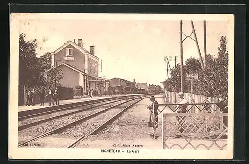 AK Moneteau, La Gare