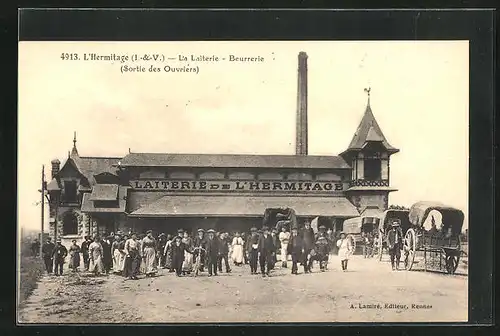 AK L`Hermitage, La Laiterie, Beurrerie, Sortie des Ouvriers