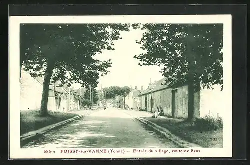 AK Foissy-sur-Vanne, Entrée du Village, Route de Sens