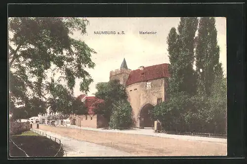 AK Naumburg / Saale, Marientor mit Strasse