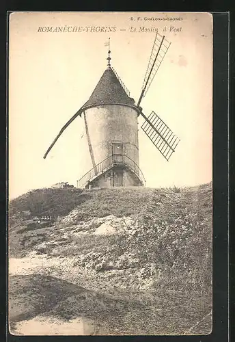 AK Romanèche-Thorins, Le Moulin à vent, Blick zur Windmühle