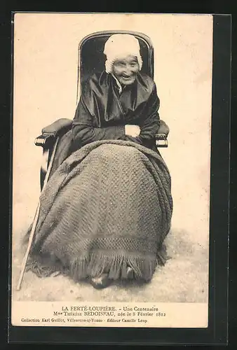 AK La Ferté-Loupière, Centenaire de Mme Thérèse Bedoiseau, Hundertjährige