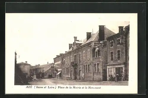 AK Azé, Place de la Mairie et le Monument