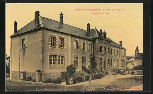 AK Quarré-les-Tombes, La Mairie et les Écoles, Sortie des Classes