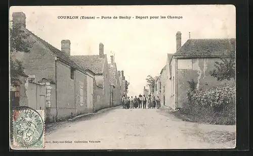 AK Courlon, Porte de Bachy, Départ pour les Champs