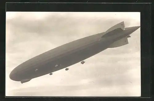 AK Zeppelin Momentaufnahme im Flug