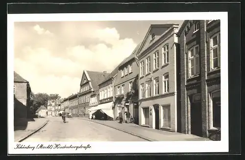 AK Schönberg / Meckl., Blick entlang der Hindenburgstrasse