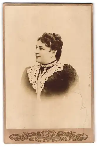 Fotografie Cabinet Portrait, Ort unbekannt, Portrait junge Dame mit hochgestecktem Haar