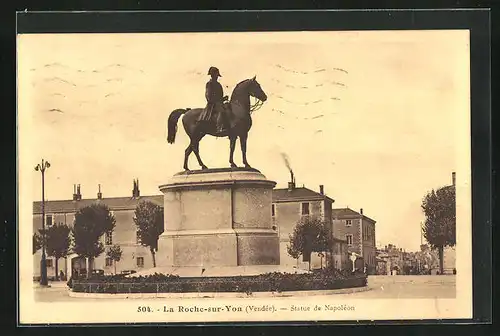 AK Roche-sur-Yon, Statue de Napoléon