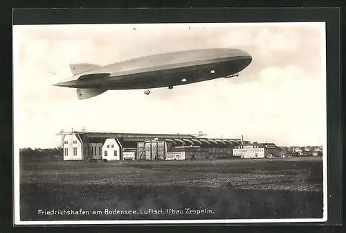 AK Friedrichshafen, Luftschiff Graf Zeppelin LZ-127 & Hallen der Zeppelin-Werft