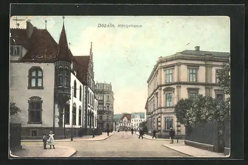 AK Döbeln, Königstrasse mit Passanten