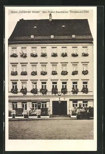 AK Torgau / Elbe, Portal vom Hotel Goldener Anker v. Franz Baumeyer