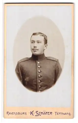 Fotografie K. Schäfer, Ravensburg, Gartenstr., Portrait Soldat in Uniform mit Kaiser Wilhelm Bart