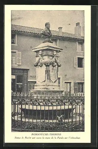 AK Romanèche-Thorins, Statue de Raclet qui sauva la vigne de la Pyrale par l`échaudage