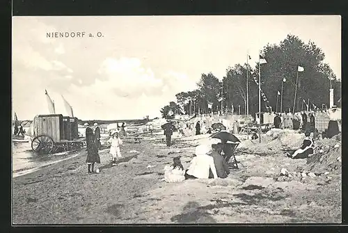 AK Niendorf a. O., Strandleben im Sonnenschein