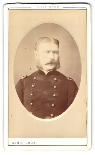 Fotografie Ulric Grob, Paris, Boulevart St. Martin 29, Portrait Soldat in Uniform mit Backenbart