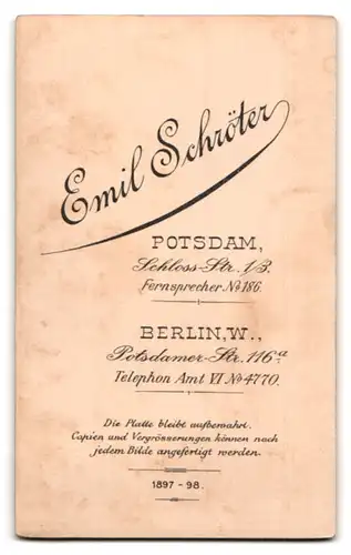 Fotografie Emil Schröter, Potsdam, Schloss-Str. 116, Portrait Ufz. in Garde Uniform mit Schnurbart