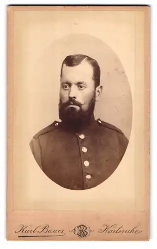 Fotografie Karl Bauer, Karlsruhe, Zähringer-Str. 41, Portrait Soldat in Uniform mit Vollbart
