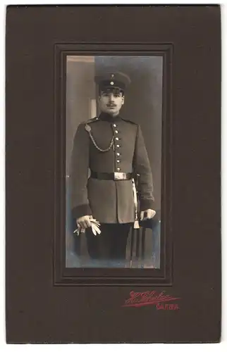 Fotografie H. Schulze, Bautzen, Portrait sächsischer Soldat in Uniform Rgt. 103 mit Schützenschnur und Bajonett
