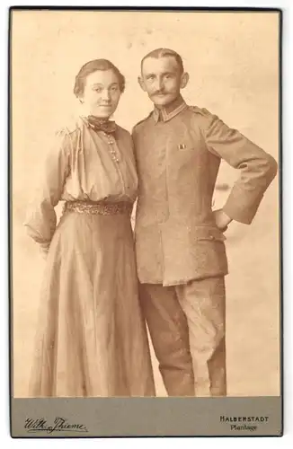 Fotografie Wilh. Thieme, Halberstadt, Plantage, Portrait Ufz. in Uniform Rgt. 14 mit Ordensspange