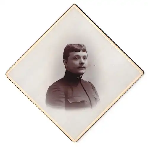 Fotografie C. Pietzner, Wien, Mariahilferstr. 3, Portrait österreichischer Soldat in Uniform mit Schnauzbart