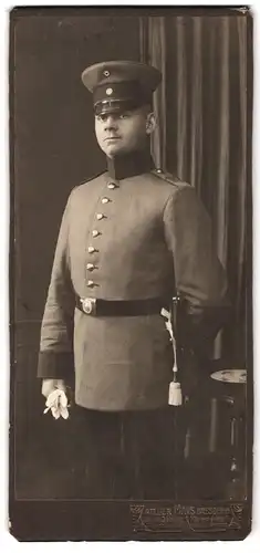 Fotografie Atelier Mars, Dresden, Marien-Allee 1, Portrait sächsischer Soldat in Uniform Rgt. 102 mit Bajonett