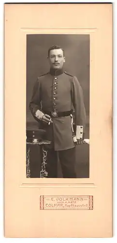 Fotografie E. Volkmann, Colmar, Kopfhausstr. 6, Portrait elsässischer Soldat in Uniform Rgt. 171 mit Bajonett Portepee