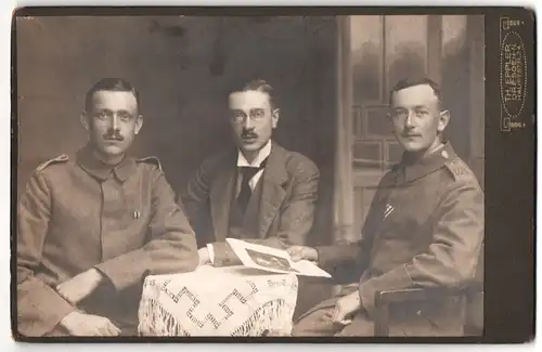 Fotografie Th. Eppler, Dresden, Hauptstr. 24, Portrait sächsische Soldaten in Uniform Rgt. 178 mit Ordensband
