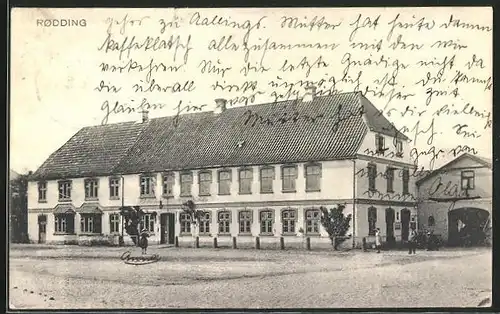 AK Rodding, Gebäudeansicht mit Passanten