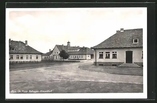 AK Rehagen-Klausdorf, Pionier-Übungsplatz, Strasse auf dem Kasernengelände