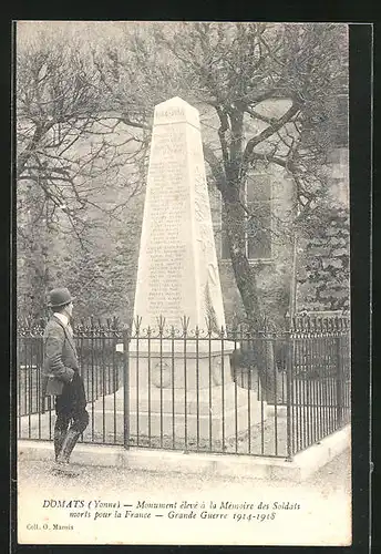 AK Domats, Monument élevé à la Mémoire des Soldats morts pour la France, Grande Guerre 1914-1918