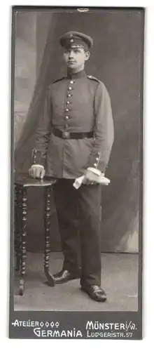 Fotografie Atelier Germania, Münster i. W., Ludgerstr. 57, Portrait junger Soldat in Uniform
