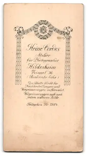 Fotografie Hr. Cordes, Hildesheim, Zingel 36, Portrait Ufz. in Uniform Rgt. 229 mit Ordensspange